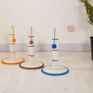 מתקן גירוד לחתולים עם כדור משחק – גובה 40 ס"מ